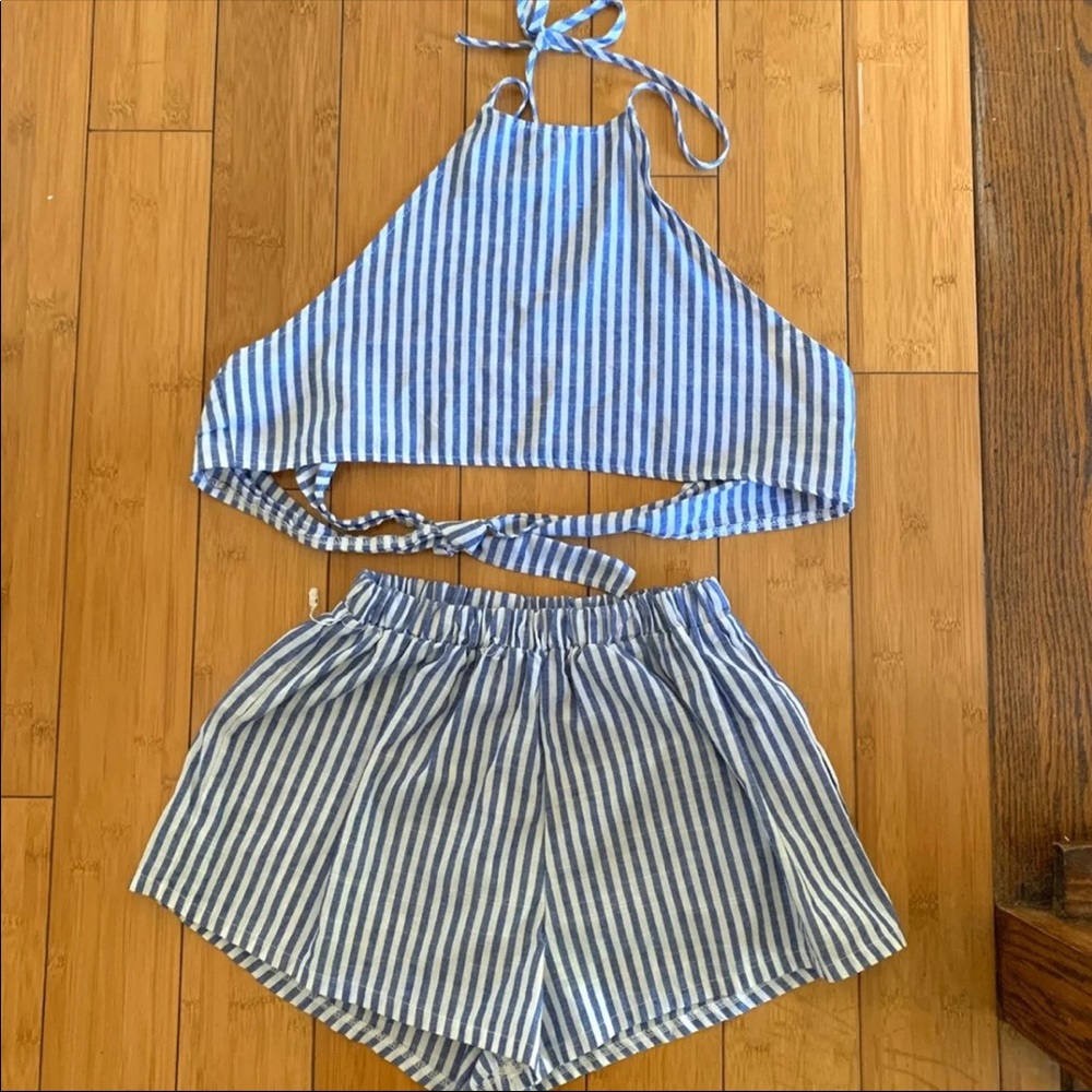 Outfit - Picture 3 of 3